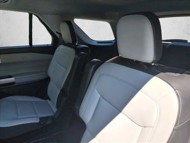 Used 2021 Ford Explorer XLT w/ Equipment Group 202A AWD/4WD image 18