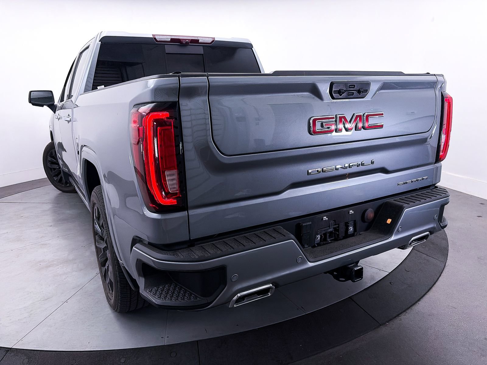 Used 2024 GMC Sierra 1500 Denali w/ Denali Reserve Package AWD/4WD image 11