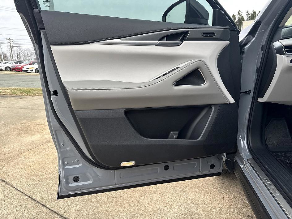 New 2026 INFINITI QX60 Luxe image 9