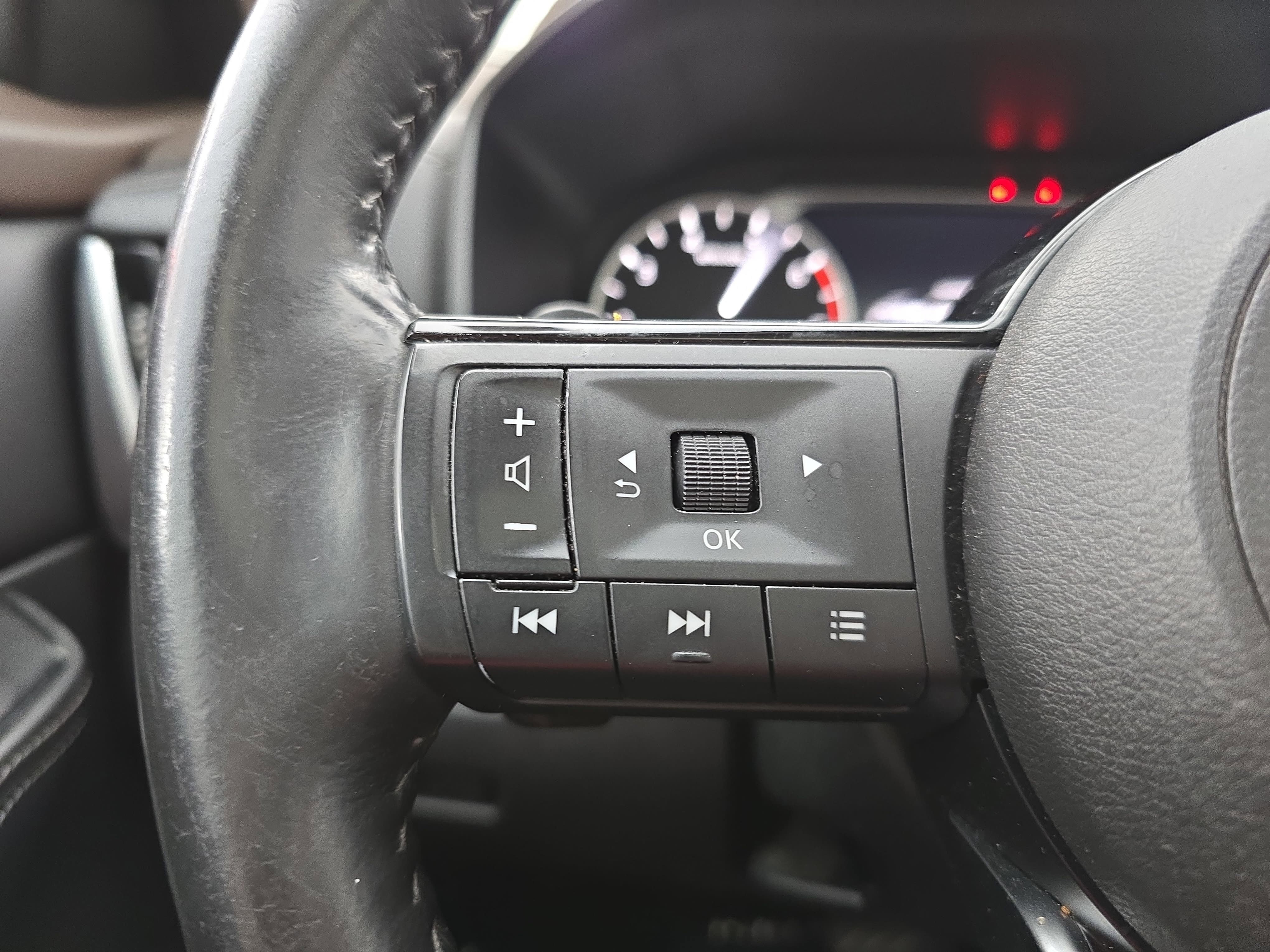 Used 2021 Nissan Rogue SV w/ Premium Package FWD image 17