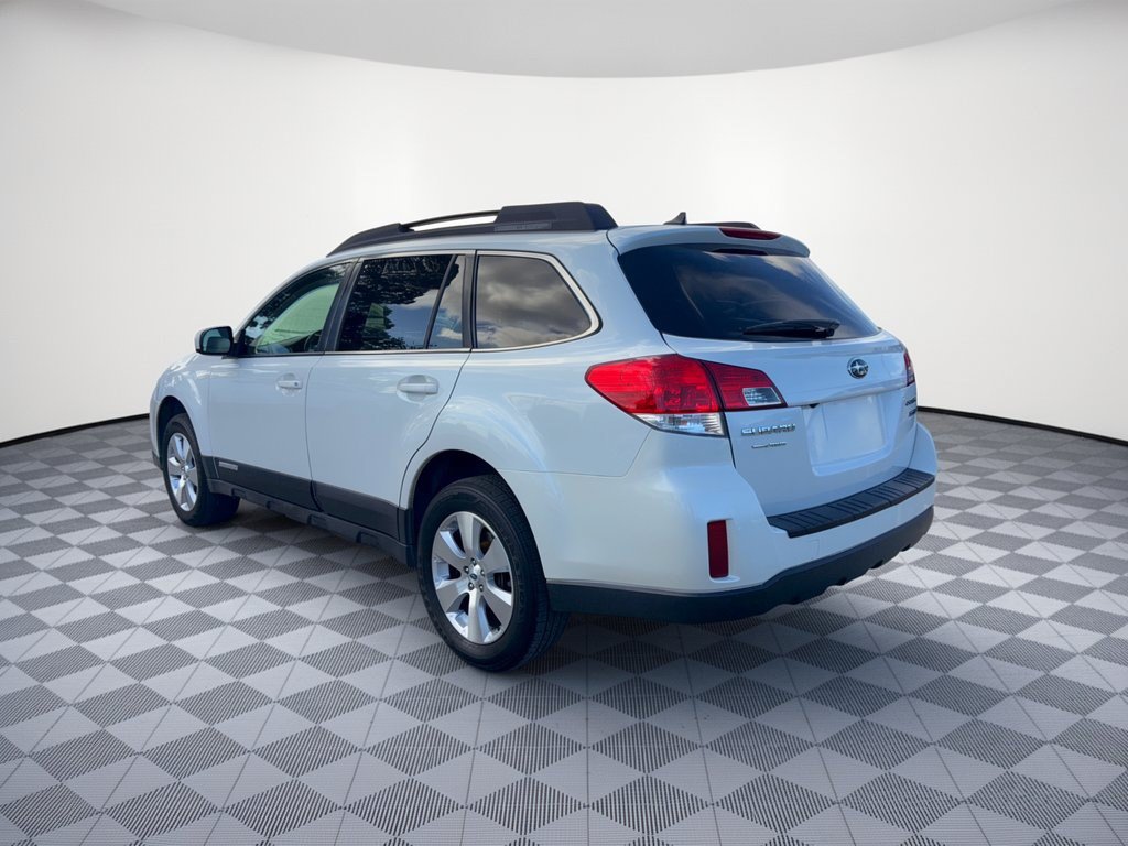 Used 2012 Subaru Outback 3.6R Limited w/ Moonroof Pkg AWD/4WD image 3