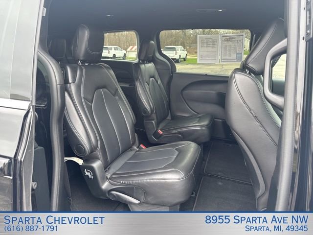 Used 2025 Chrysler Pacifica Select image 27