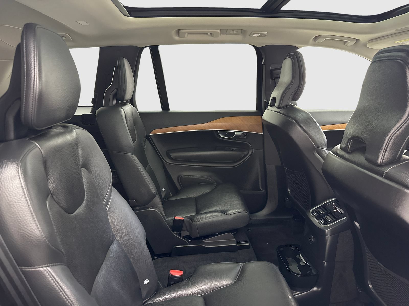 Used 2023 Volvo XC90 T8 Plus AWD/4WD image 47