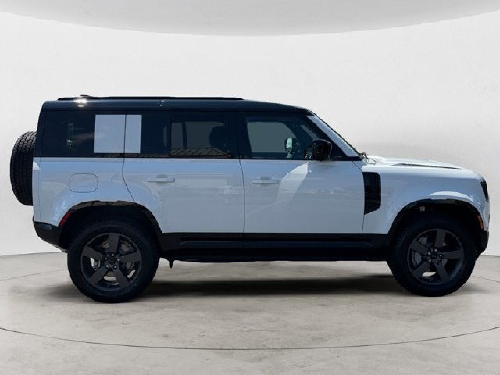 New 2026 Land Rover Defender 110 X-Dynamic SE AWD/4WD image 3