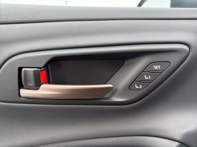 Certified 2025 Toyota Crown Signia XLE image 19