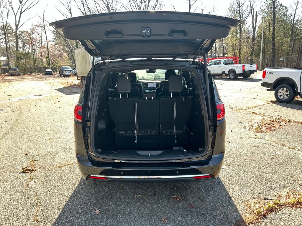 Used 2025 Chrysler Pacifica Select image 27