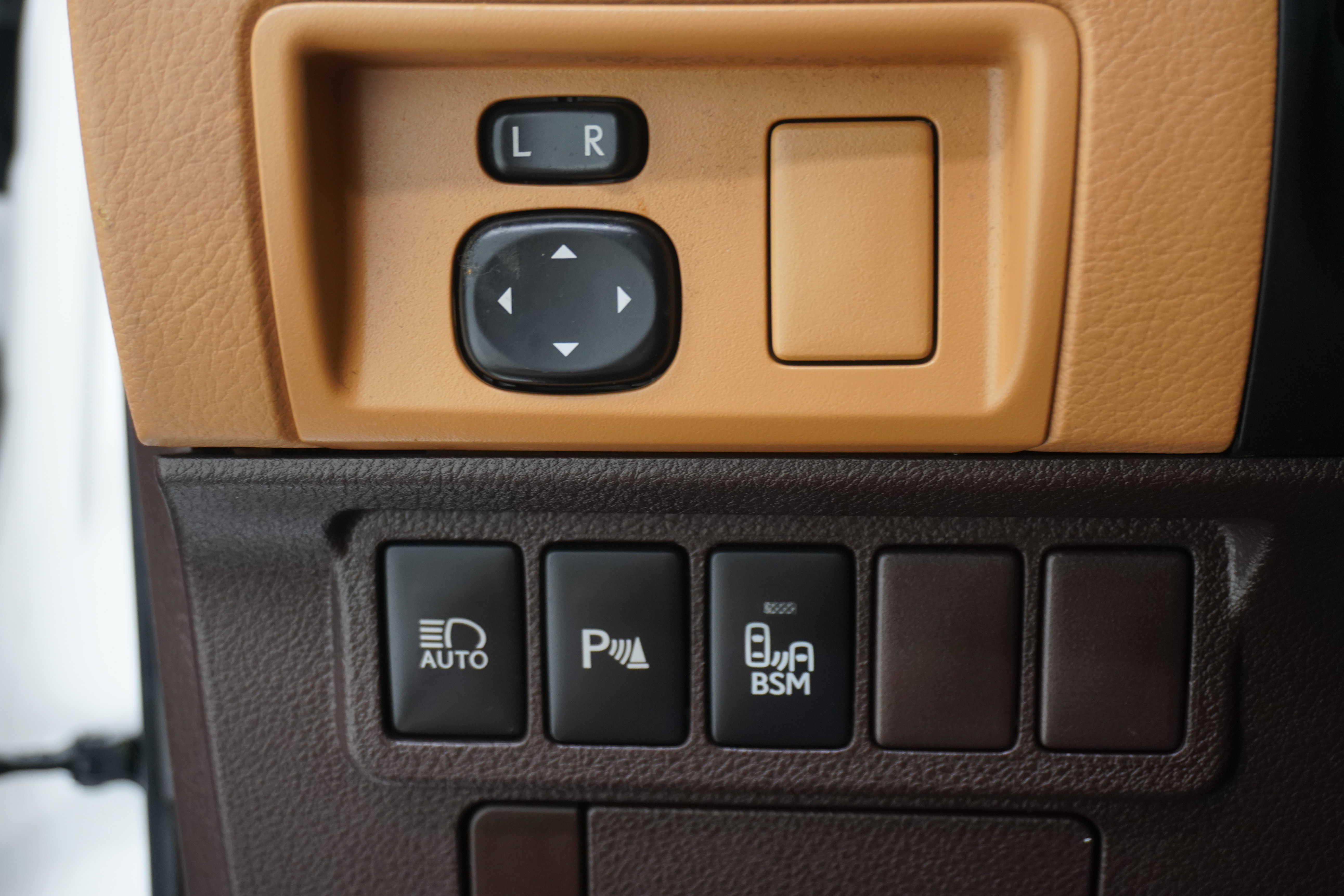 Used 2018 Lexus ES 350 w/ Luxury Package w/Wood Trim FWD image 30