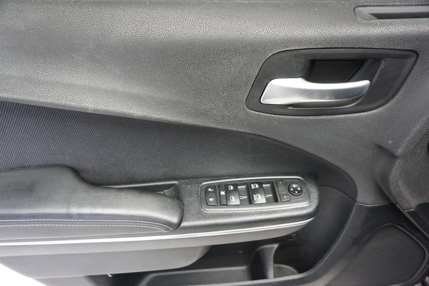 Used 2018 Dodge Charger SXT RWD image 10