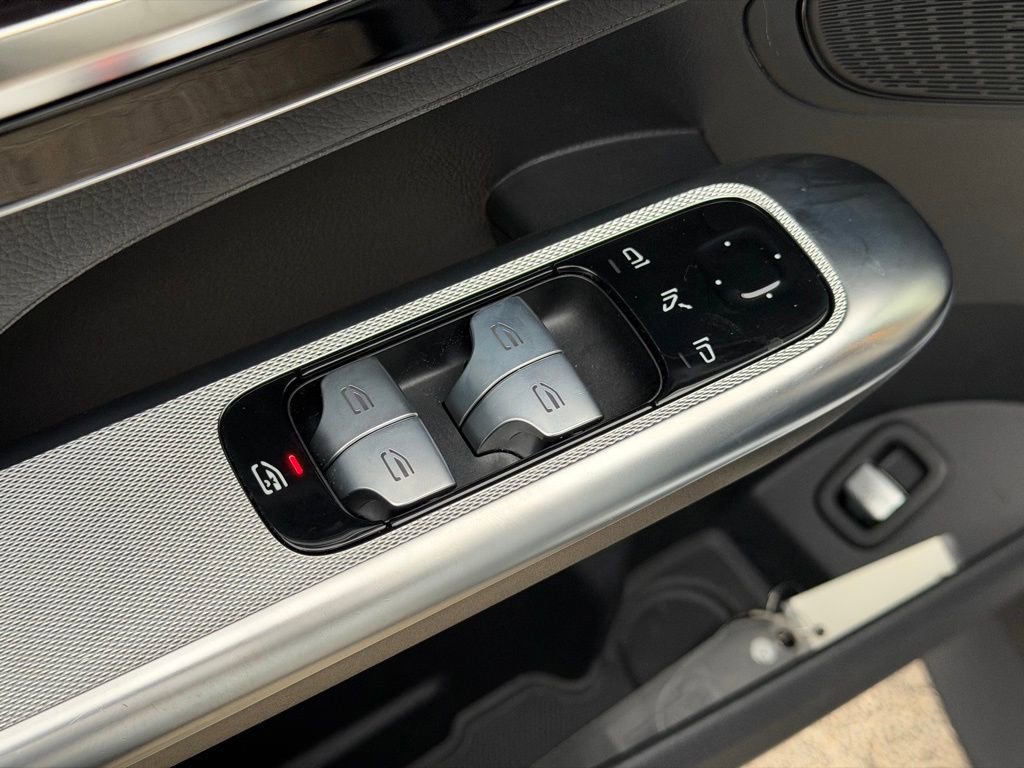 Used 2025 Mercedes-Benz GLC 300 4MATIC image 22