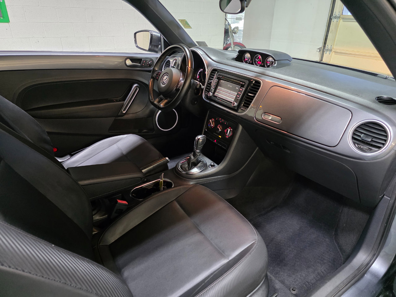 Used 2013 Volkswagen Beetle TDI image 27