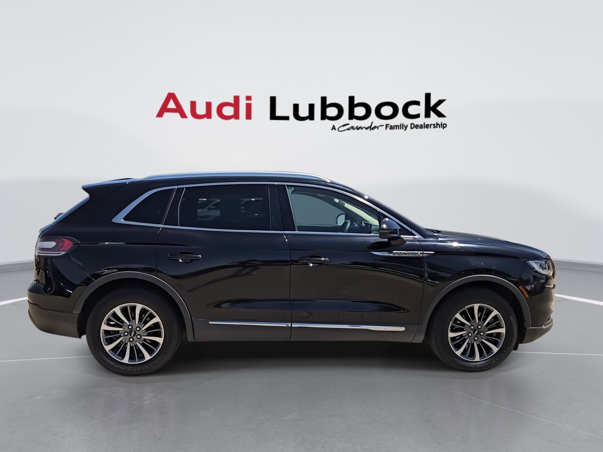 Used 2022 Lincoln Nautilus FWD w/ Premium Package image 9