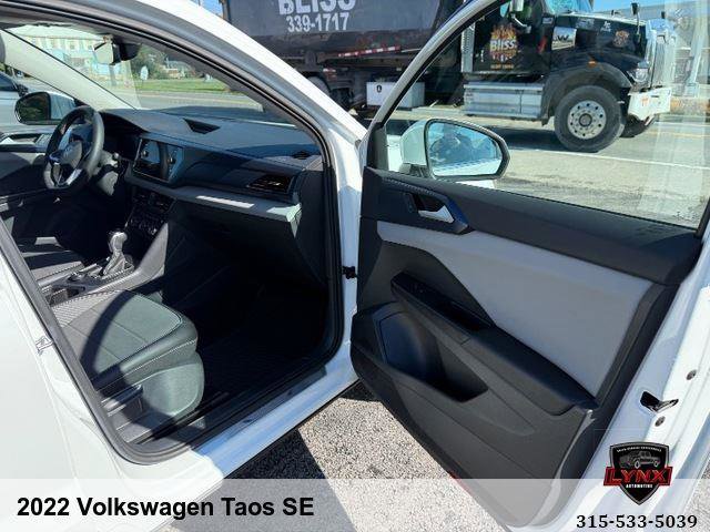 Used 2022 Volkswagen Taos SE w/ Panoramic Sunroof Package image 48