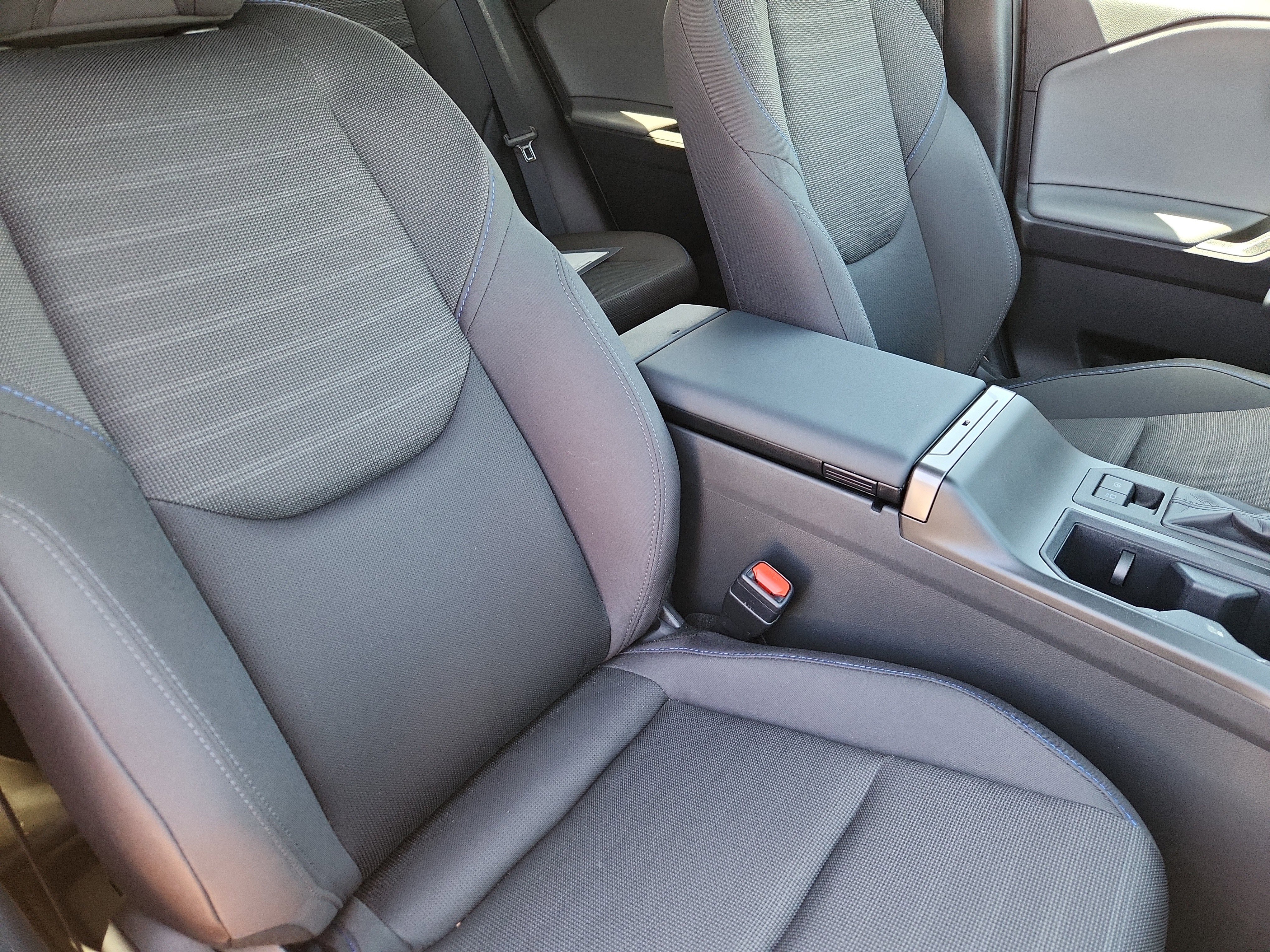 Used 2026 Toyota RAV4 SE w/ Convenience Package FWD image 13