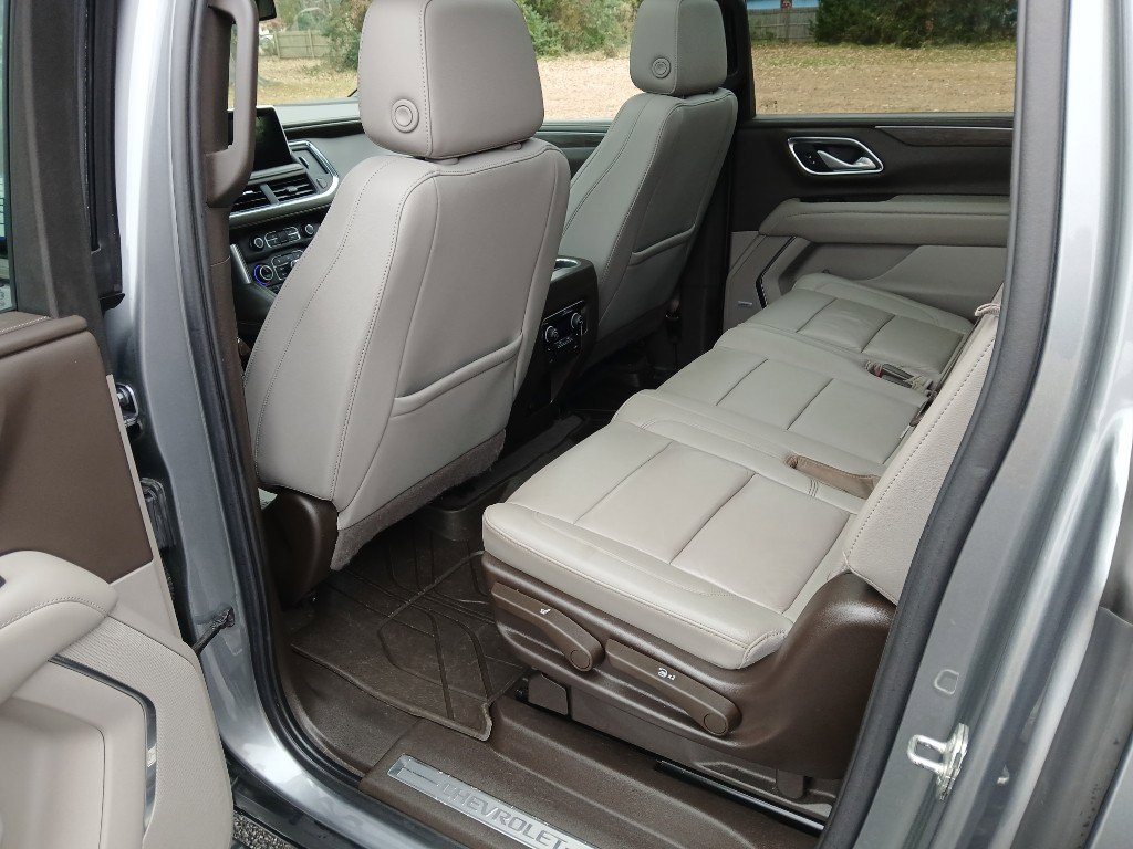 Used 2022 Chevrolet Suburban Z71 w/ Luxury Package image 26