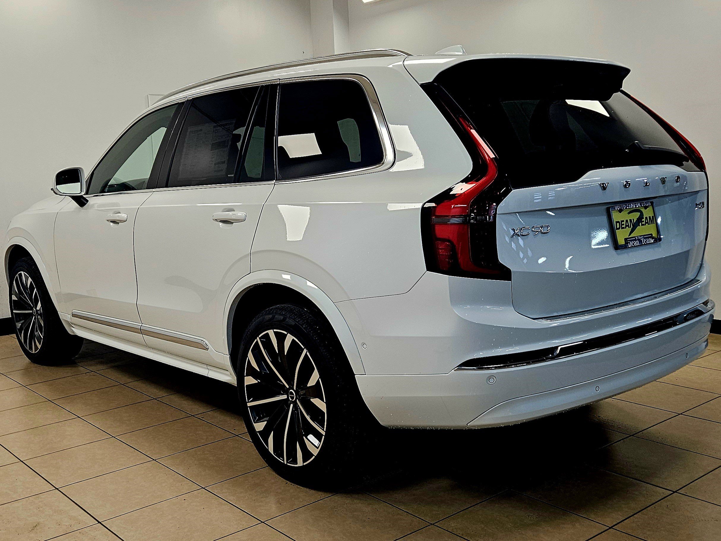 New 2026 Volvo XC90 B6 Plus w/ Protection Package Premier AWD/4WD image 5