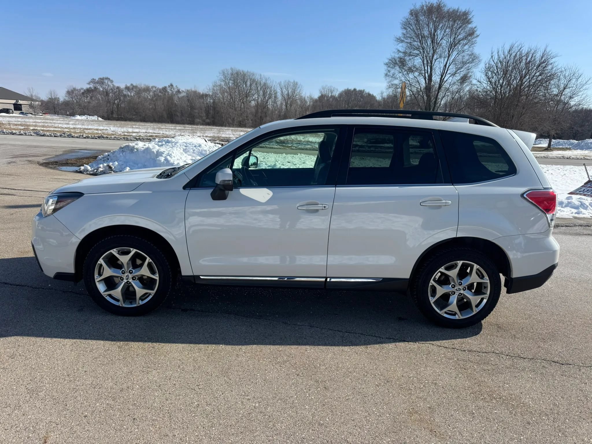 Used 2018 Subaru Forester 2.5i Touring w/ Popular Package #2 AWD/4WD image 4