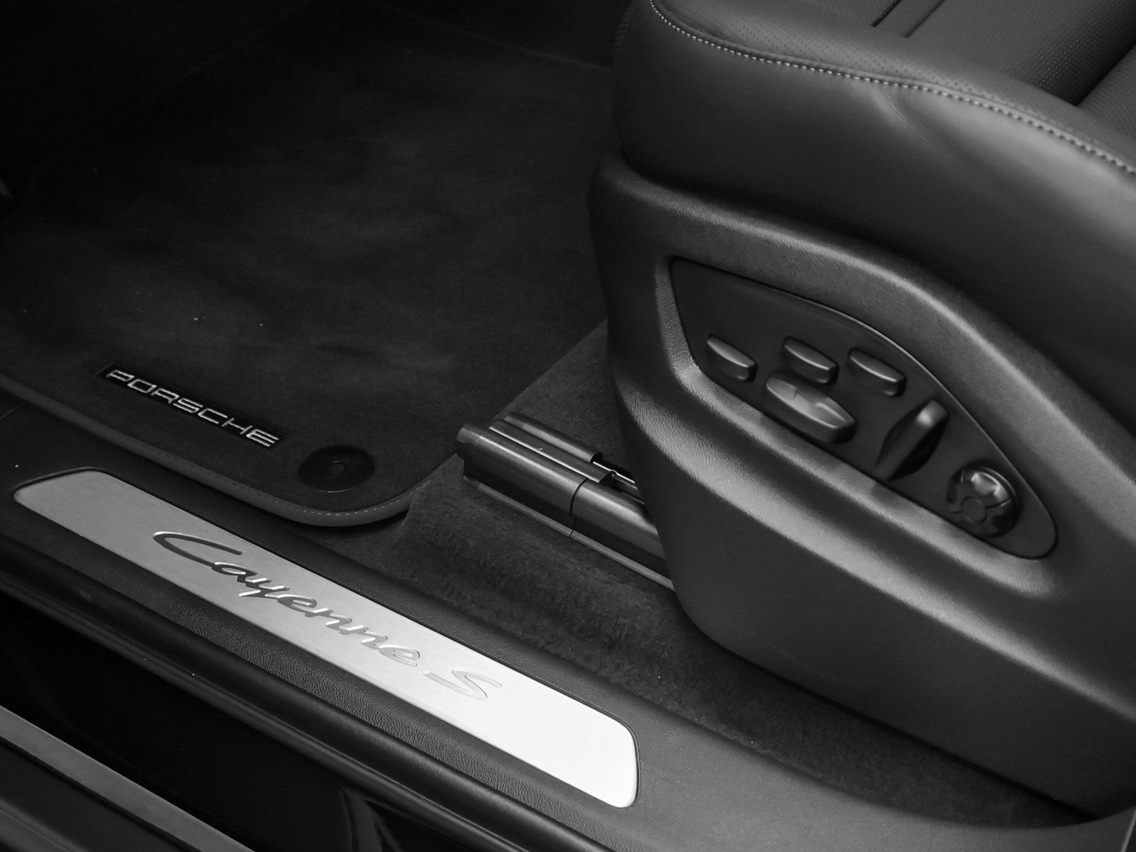 New 2026 Porsche Cayenne S AWD/4WD image 32