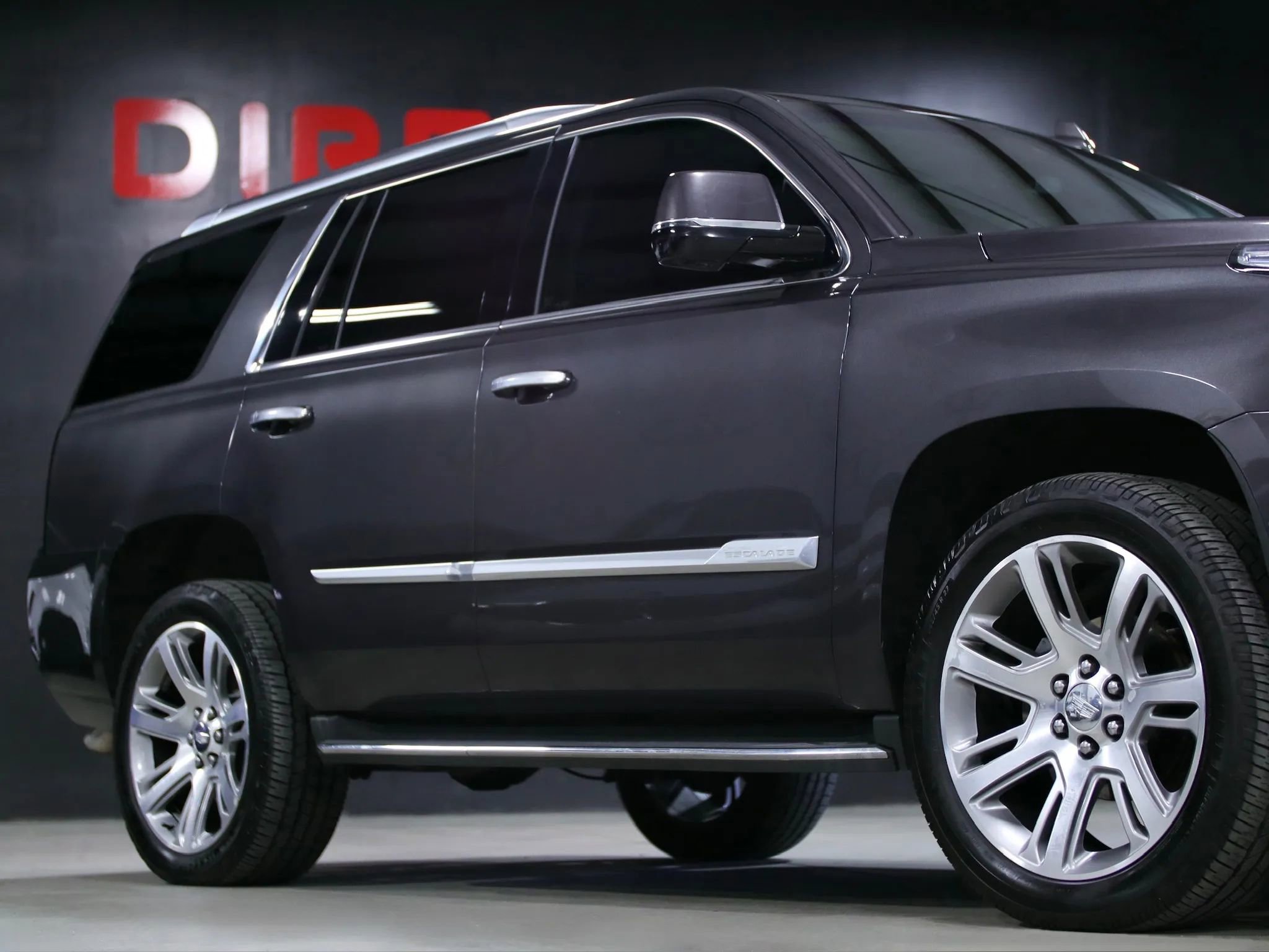 Used 2017 Cadillac Escalade Luxury image 3