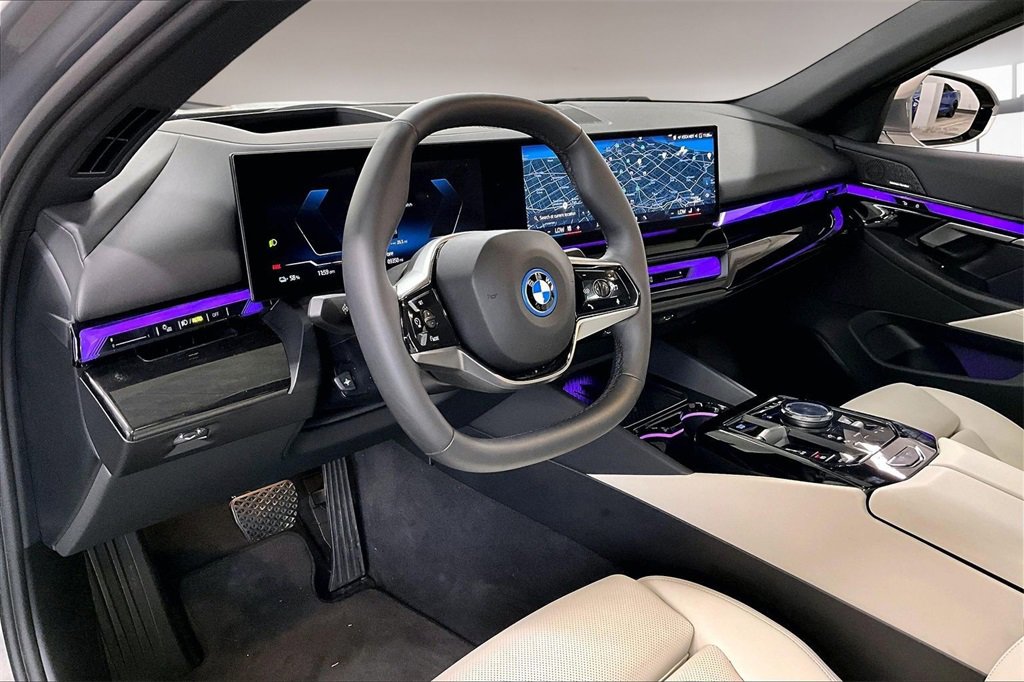 Used 2025 BMW i5 xDrive40 w/ Premium Package image 15