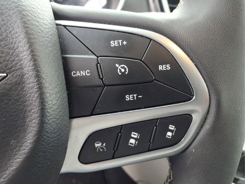 Used 2024 Chrysler Pacifica Touring-L FWD image 20