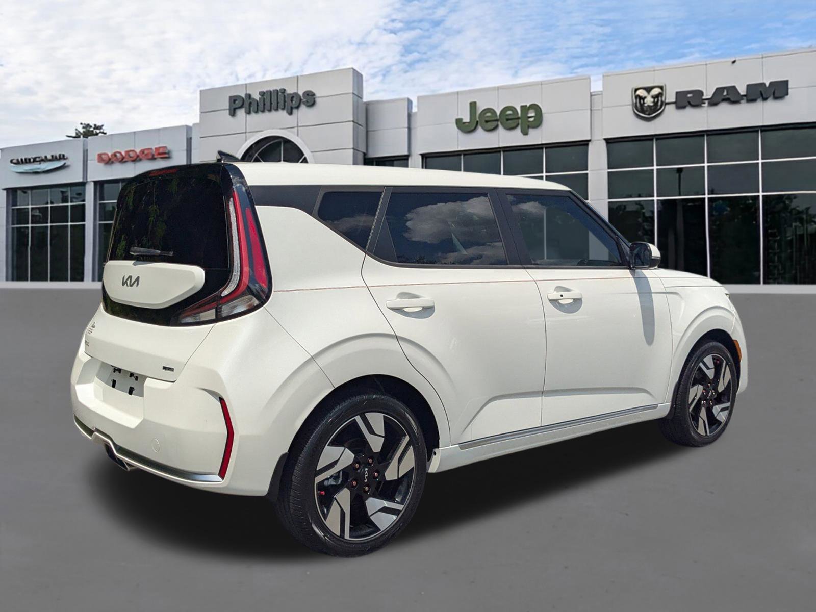 Used 2023 Kia Soul GT-Line w/ GT-Line Technology Package FWD image 3
