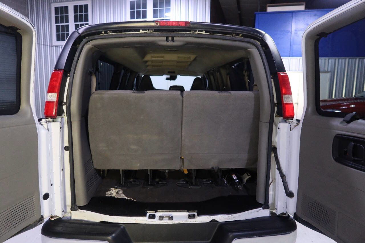 Used 2019 Chevrolet Express 3500 LT w/ LT Preferred Equipment Group RWD image 20