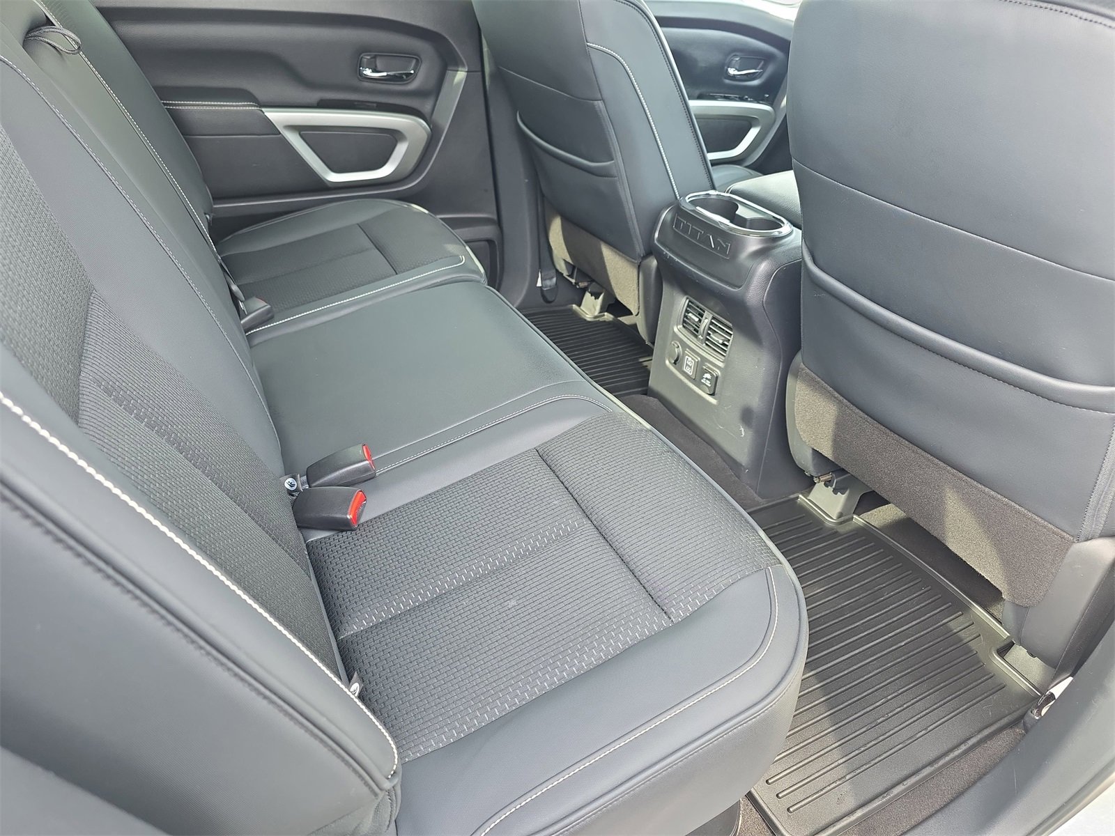 Used 2019 Nissan Titan PRO-4X image 11