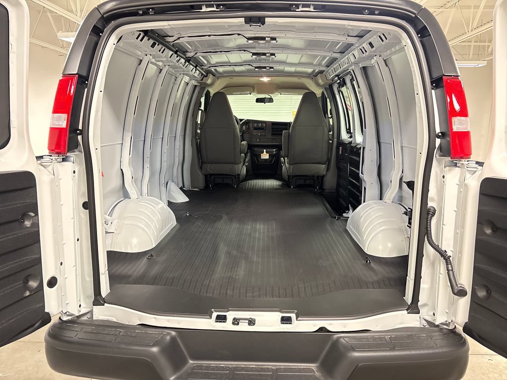 New 2026 GMC Savana 2500 w/ Driver Convenience Package RWD image 18