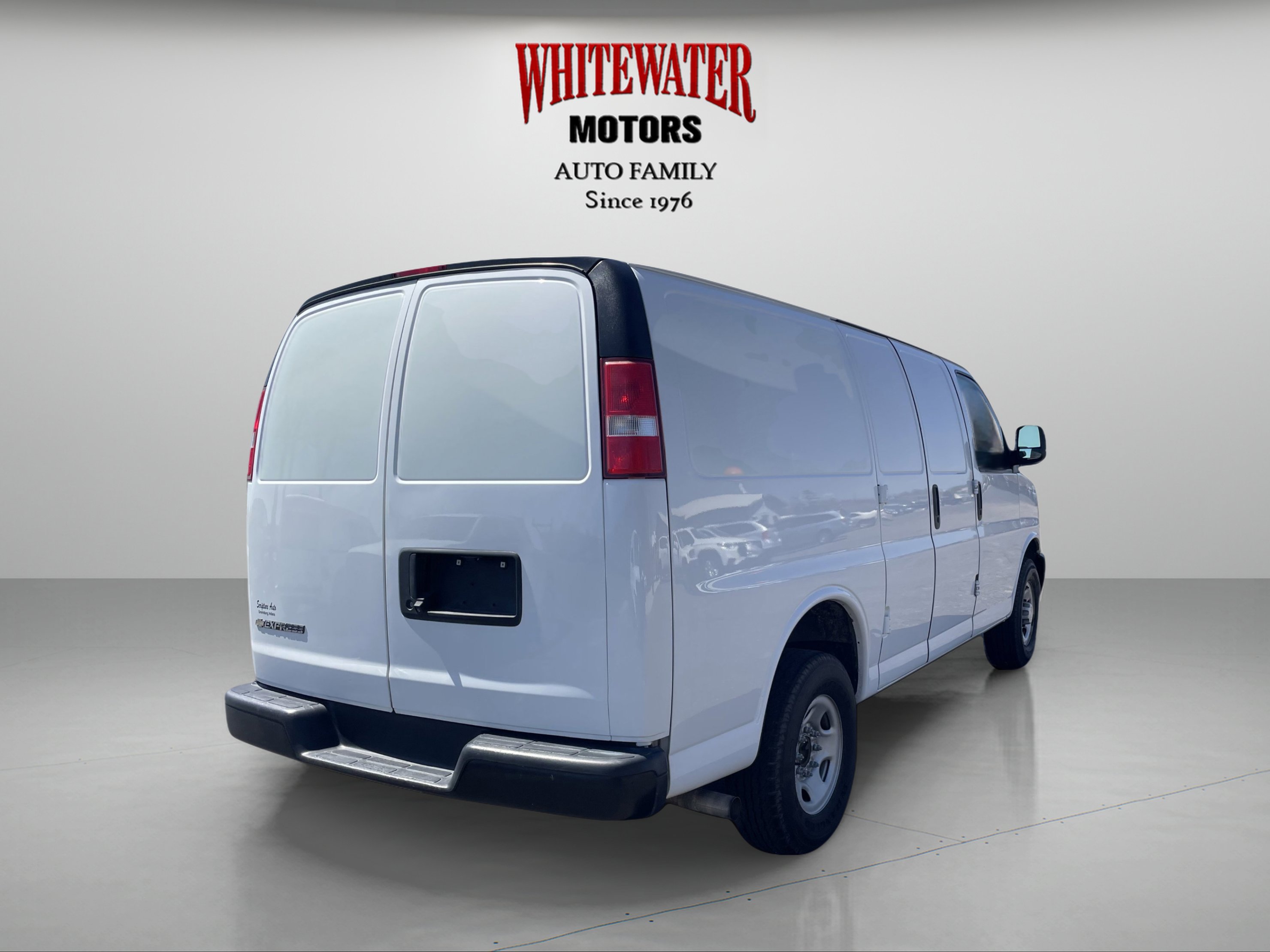 Used 2018 Chevrolet Express 2500 w/ Driver Convenience Package image 5