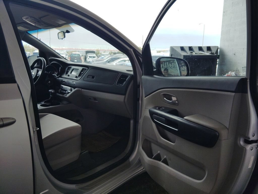 Used 2018 Kia Sedona L FWD image 10