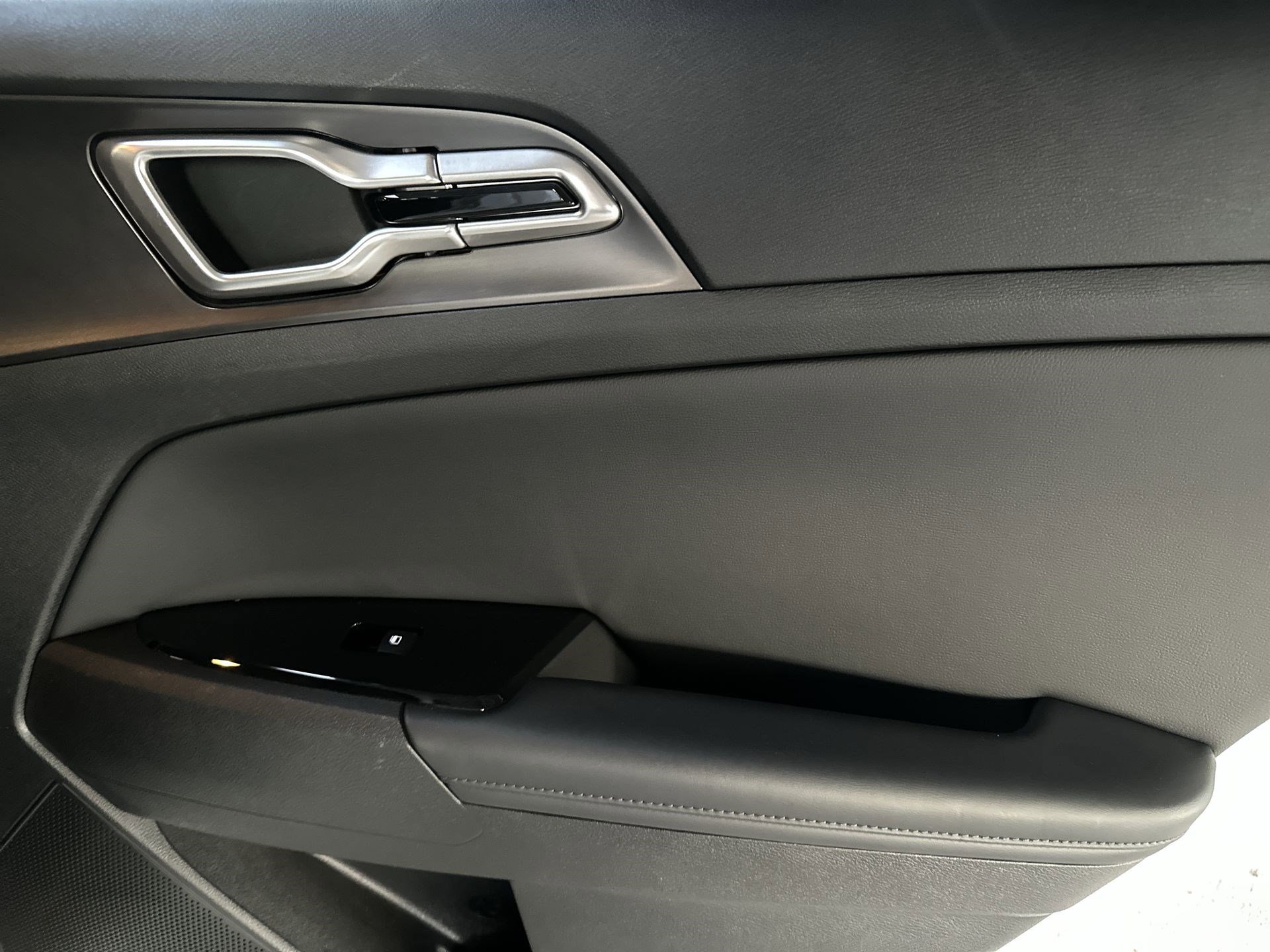 Used 2023 Kia Sportage EX image 27