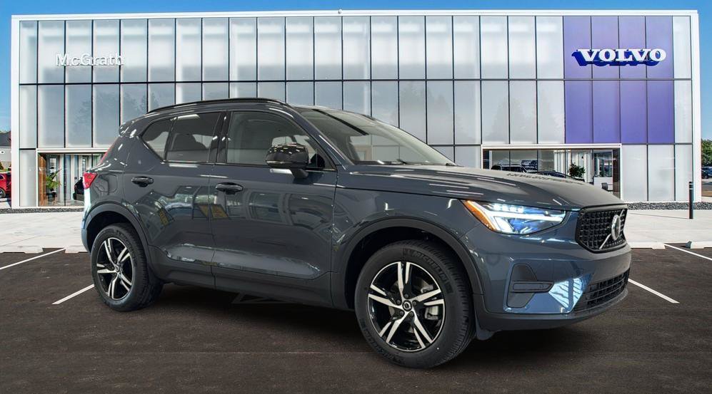 New 2026 Volvo XC40 B5 Core w/ Climate Package