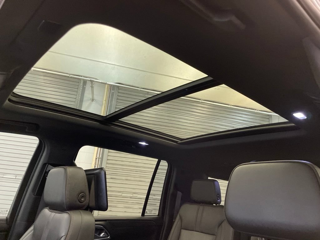 Used 2021 Chevrolet Suburban RST w/ Luxury Package AWD/4WD image 17