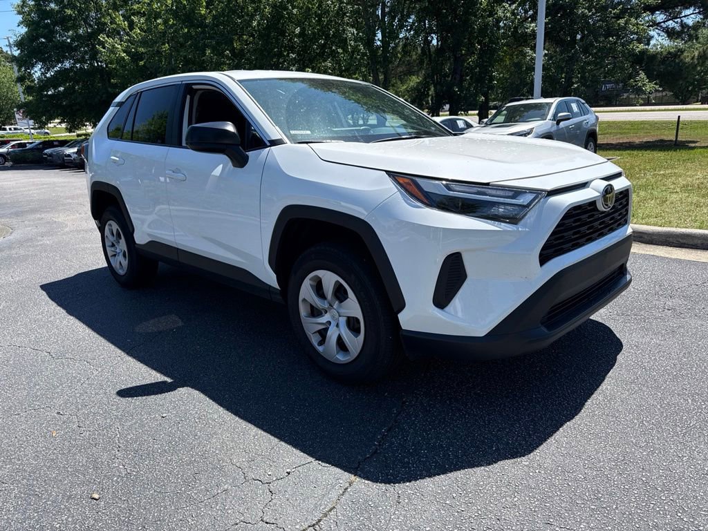 Used 2025 Toyota RAV4 LE AWD/4WD image 7