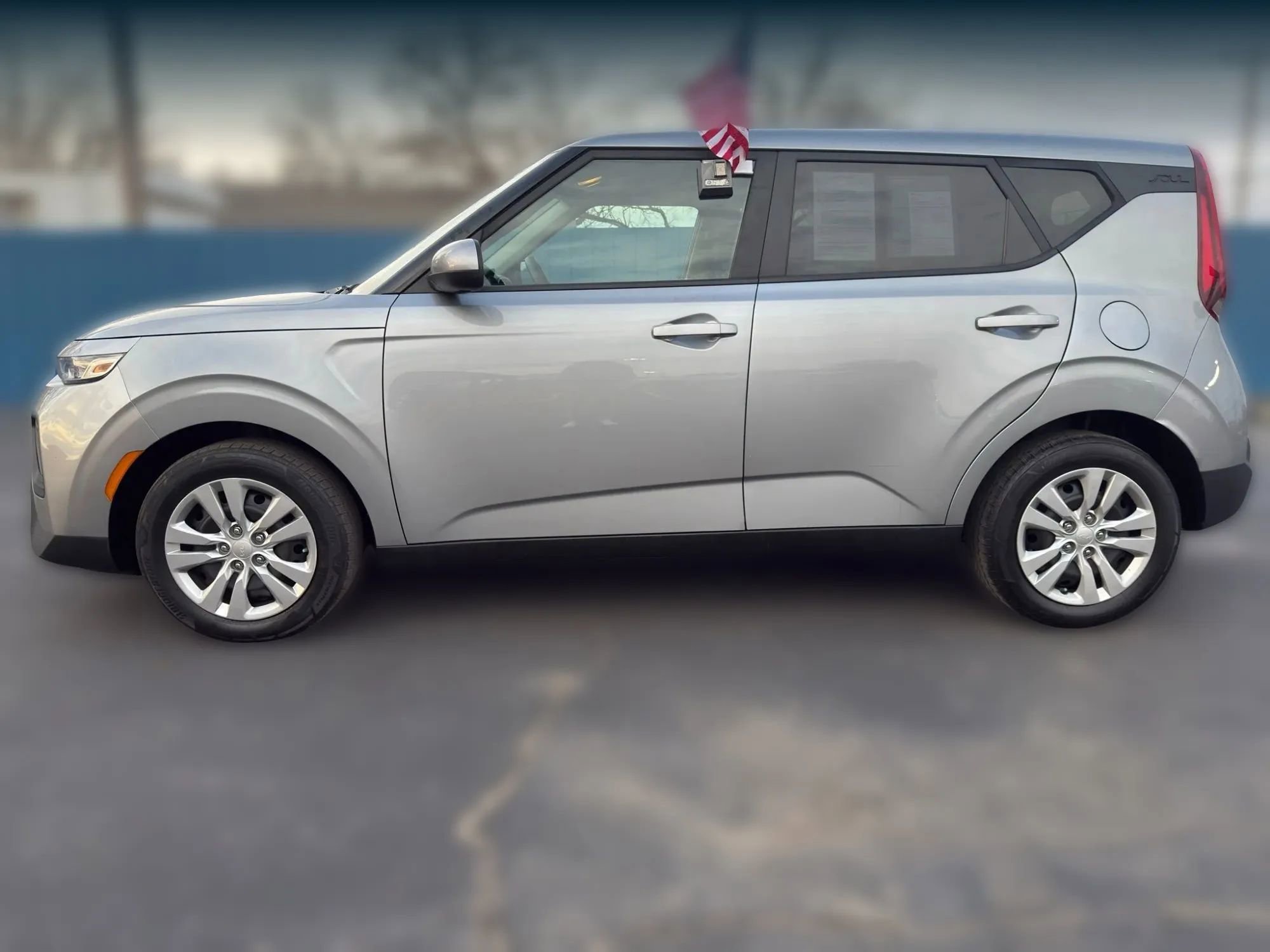 Used 2022 Kia Soul LX image 3