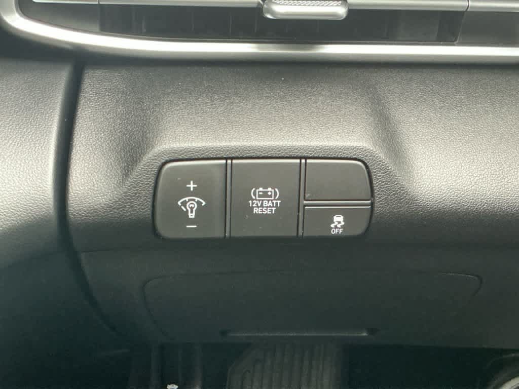 Used 2026 Hyundai Elantra Hybrid FWD image 17