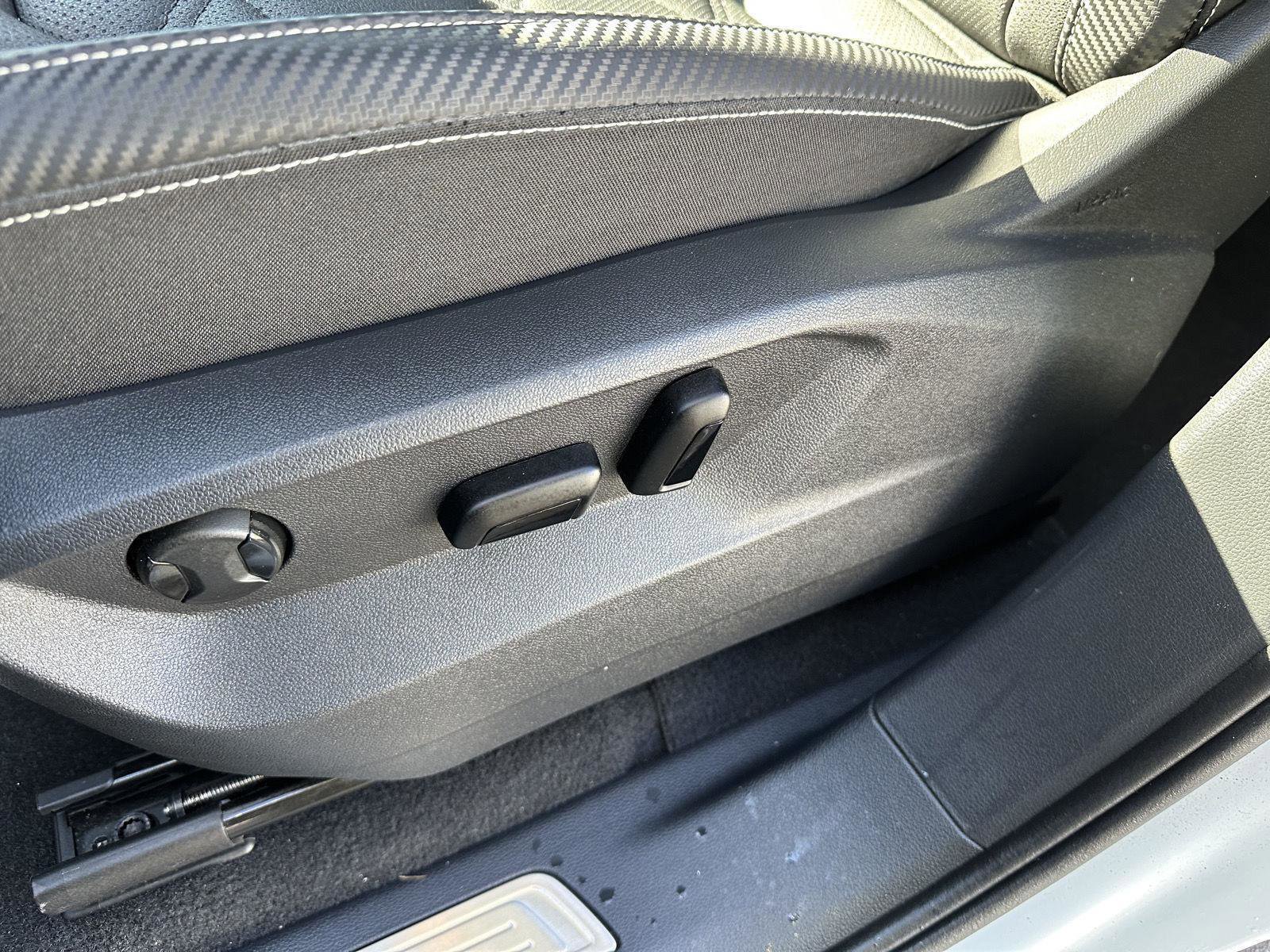 Used 2025 Volkswagen Atlas Cross Sport SE image 22