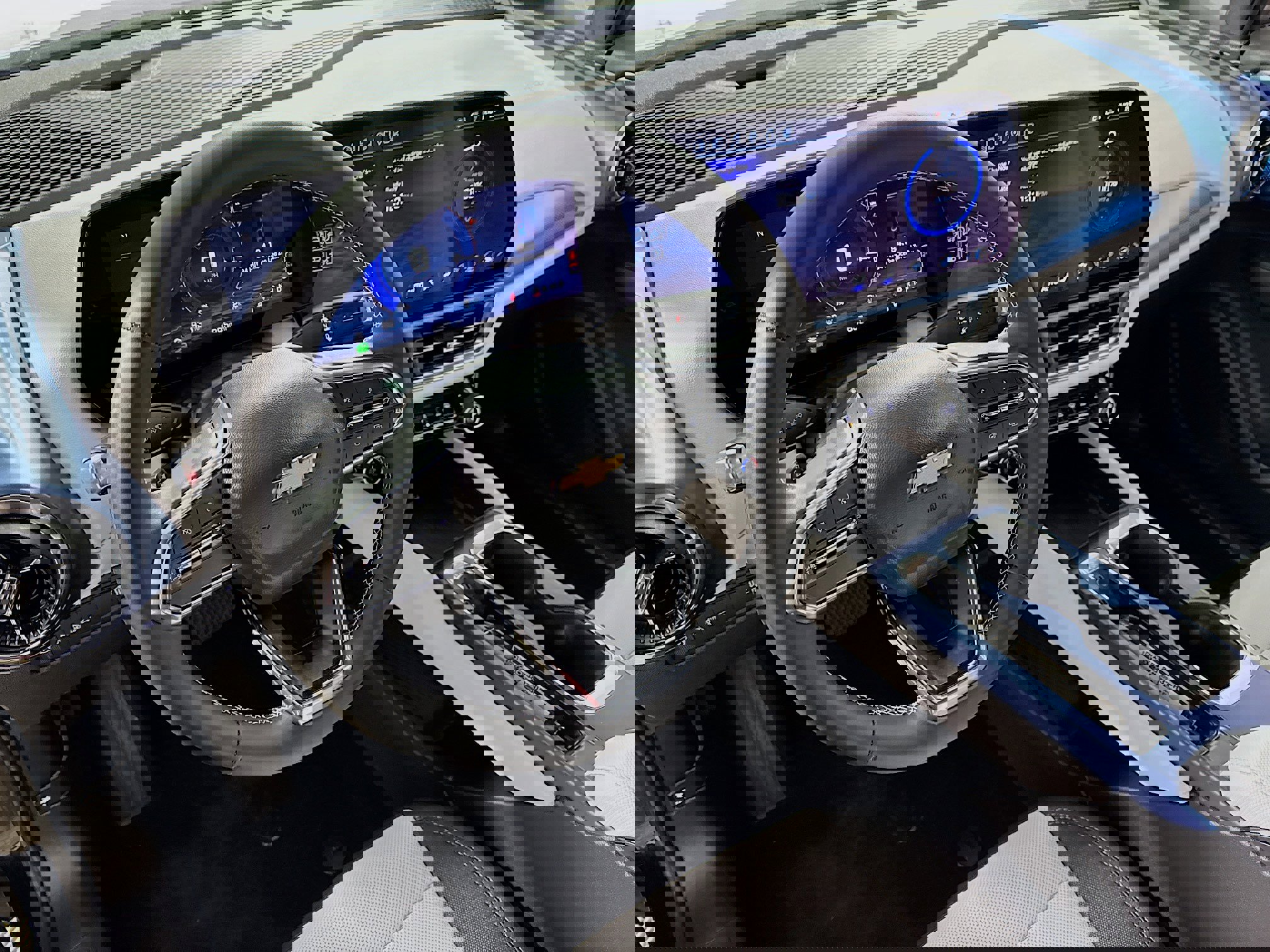 Used 2025 Chevrolet Equinox EV LT image 12