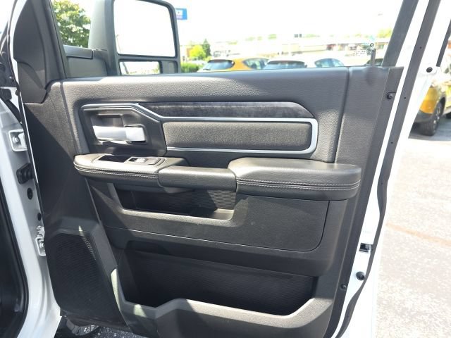 Used 2024 RAM 2500 Big Horn w/ Night Edition AWD/4WD image 32
