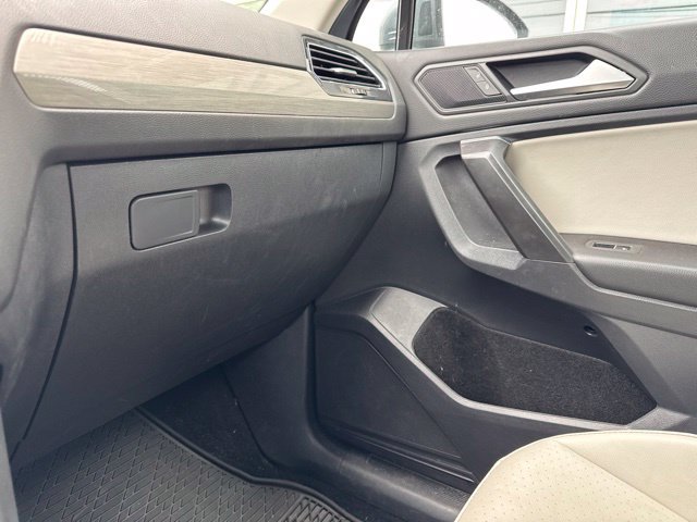 Used 2021 Volkswagen Tiguan SE w/ Panoramic Sunroof Package AWD/4WD image 15