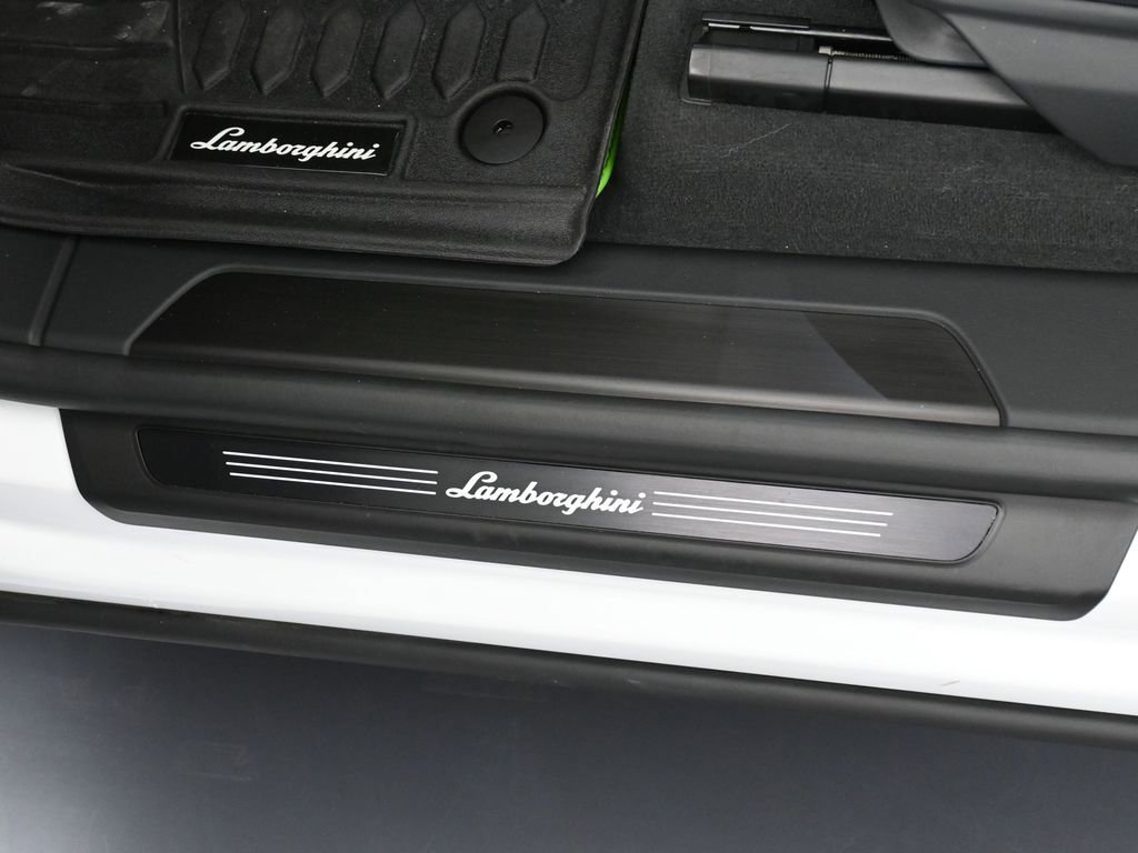 Used 2024 Lamborghini Urus S image 16