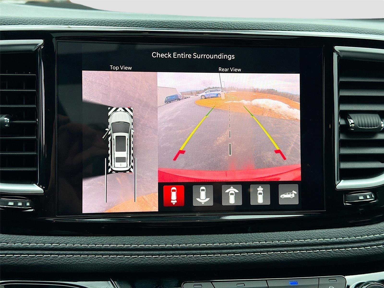 New 2026 Chrysler Pacifica Limited w/ Trailer Tow Group image 14