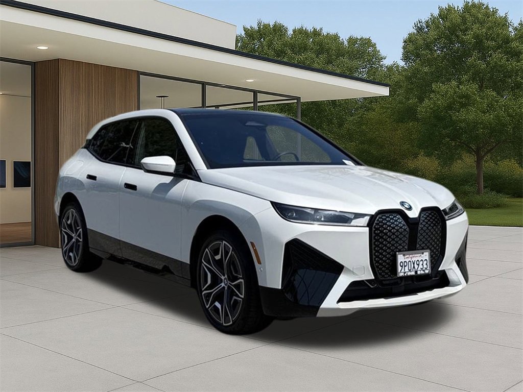 Used 2025 BMW iX xDrive50 w/ Sport Package image 4