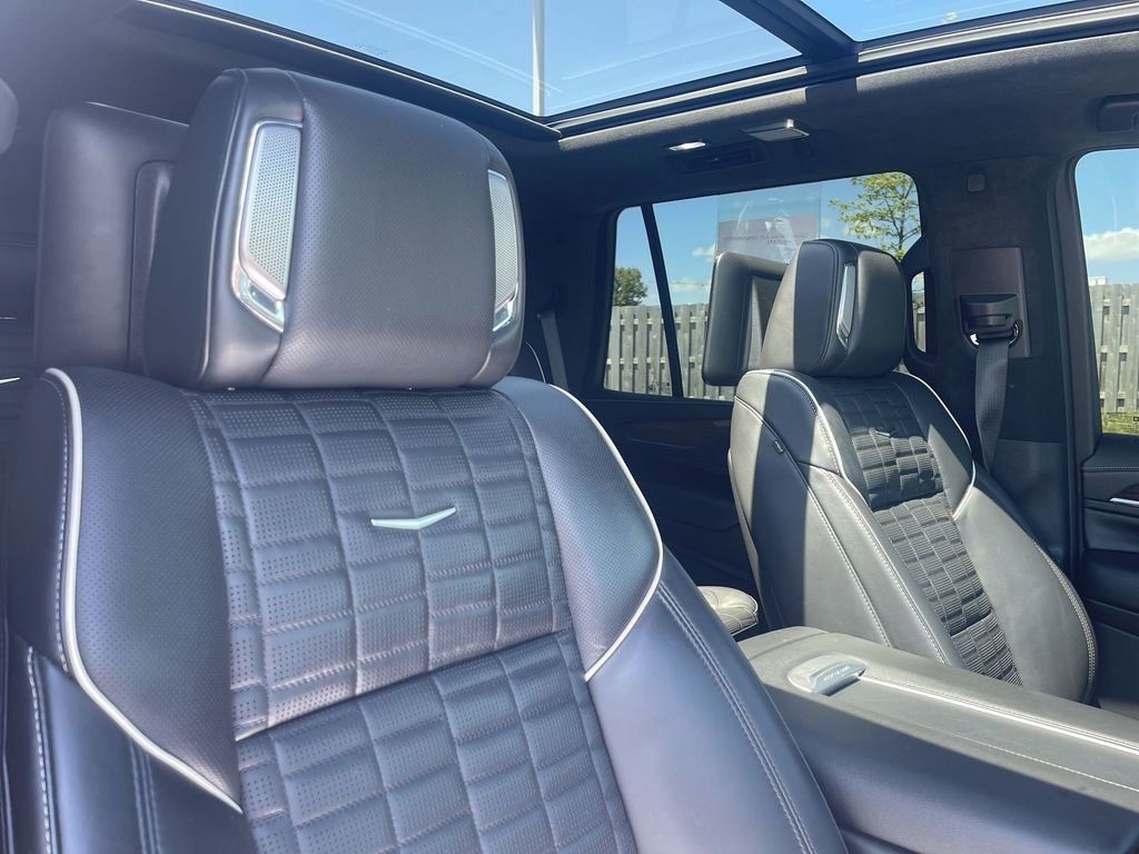 Used 2023 Cadillac Escalade Sport Platinum w/ LPO, ONYX Package AWD/4WD image 35