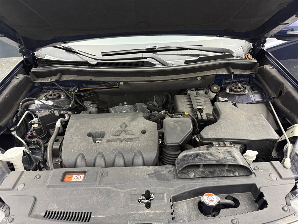 Used 2020 Mitsubishi Outlander SE image 25