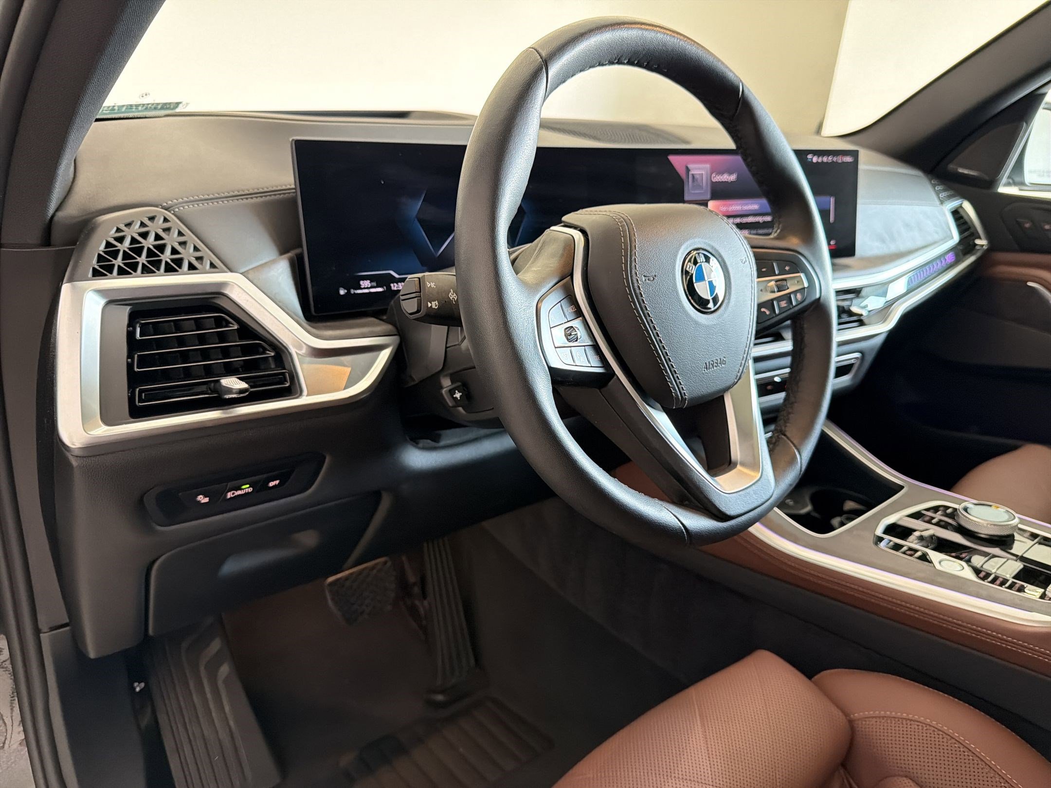 Used 2026 BMW X5 xDrive40i w/ Executive Package image 4