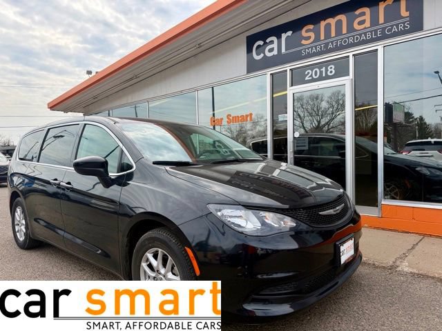Used 2023 Chrysler Voyager LX FWD image 1