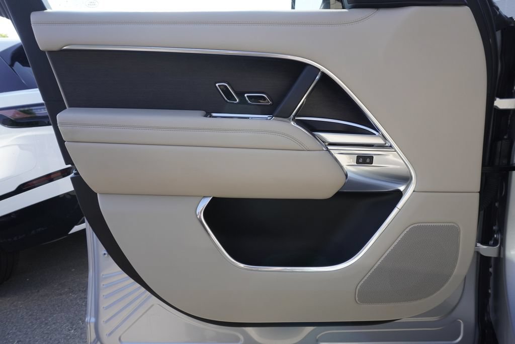 Used 2023 Land Rover Range Rover SE AWD/4WD image 17