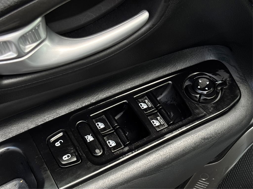 Used 2023 Jeep Renegade Latitude w/ Sun/Sound Group AWD/4WD image 36