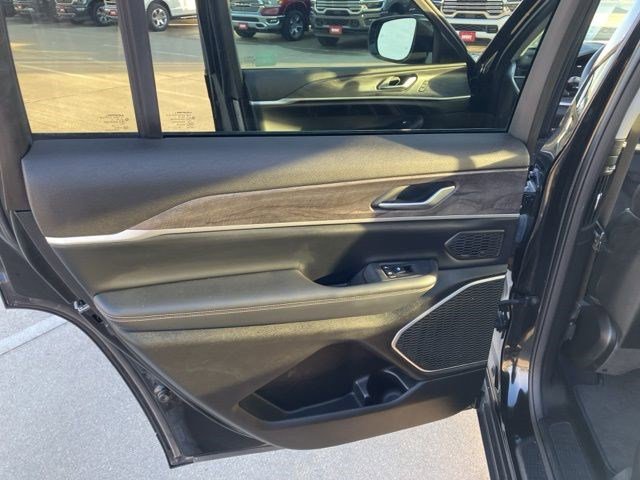 Used 2023 Jeep Grand Cherokee L Limited image 14